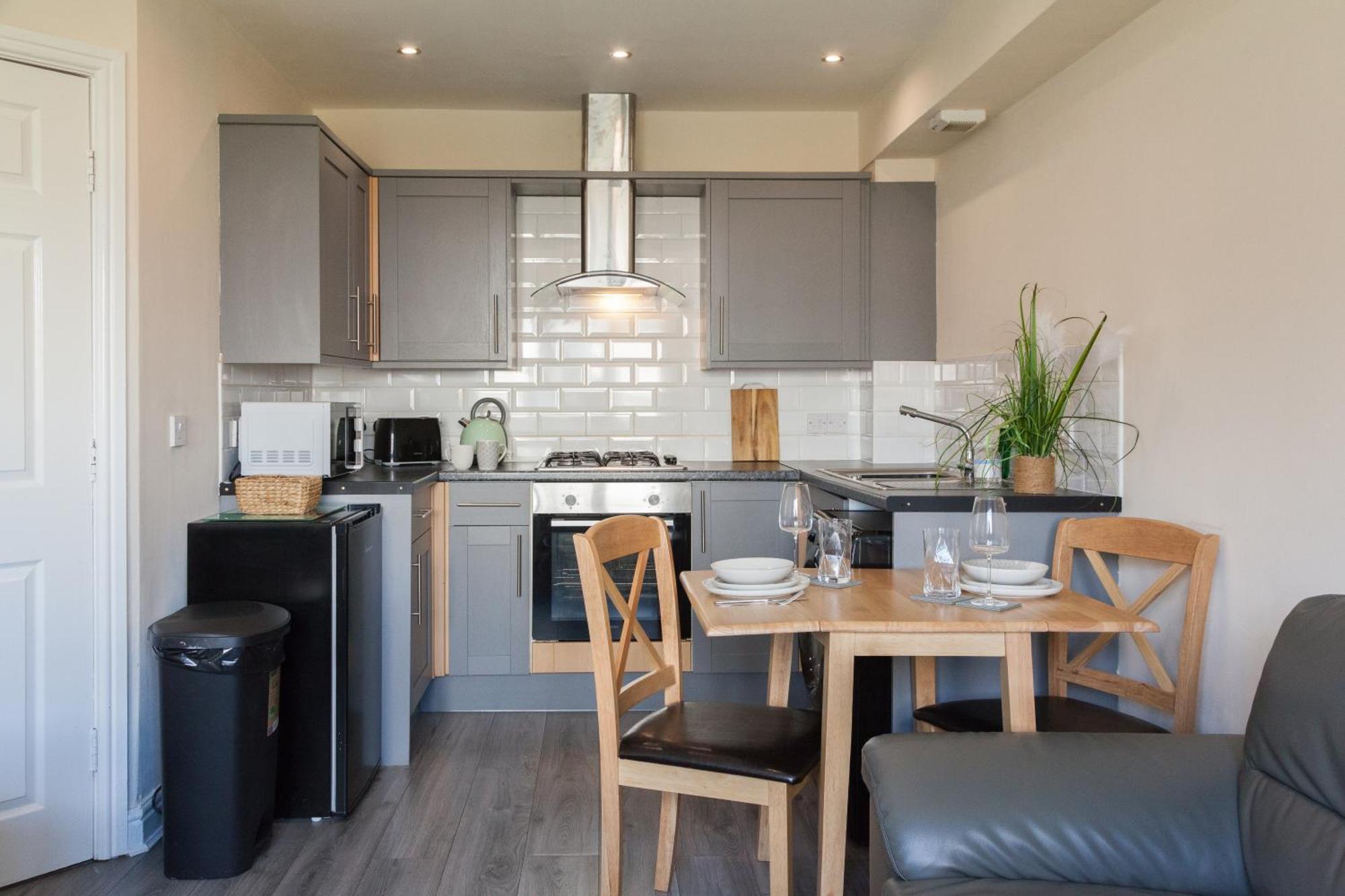 Pinfold Court Apartments Knowsley Bagian luar foto